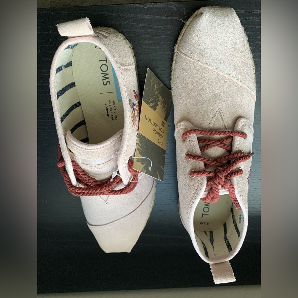TOMS Women's Canvas Classic Slip-on Shoes